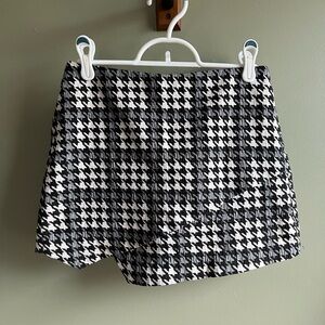 Topshop Asymmetrical Houndstooth Skort - Size US 4